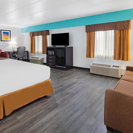 Days Inn By Wyndham Livonia Canton Detroit Стая снимка