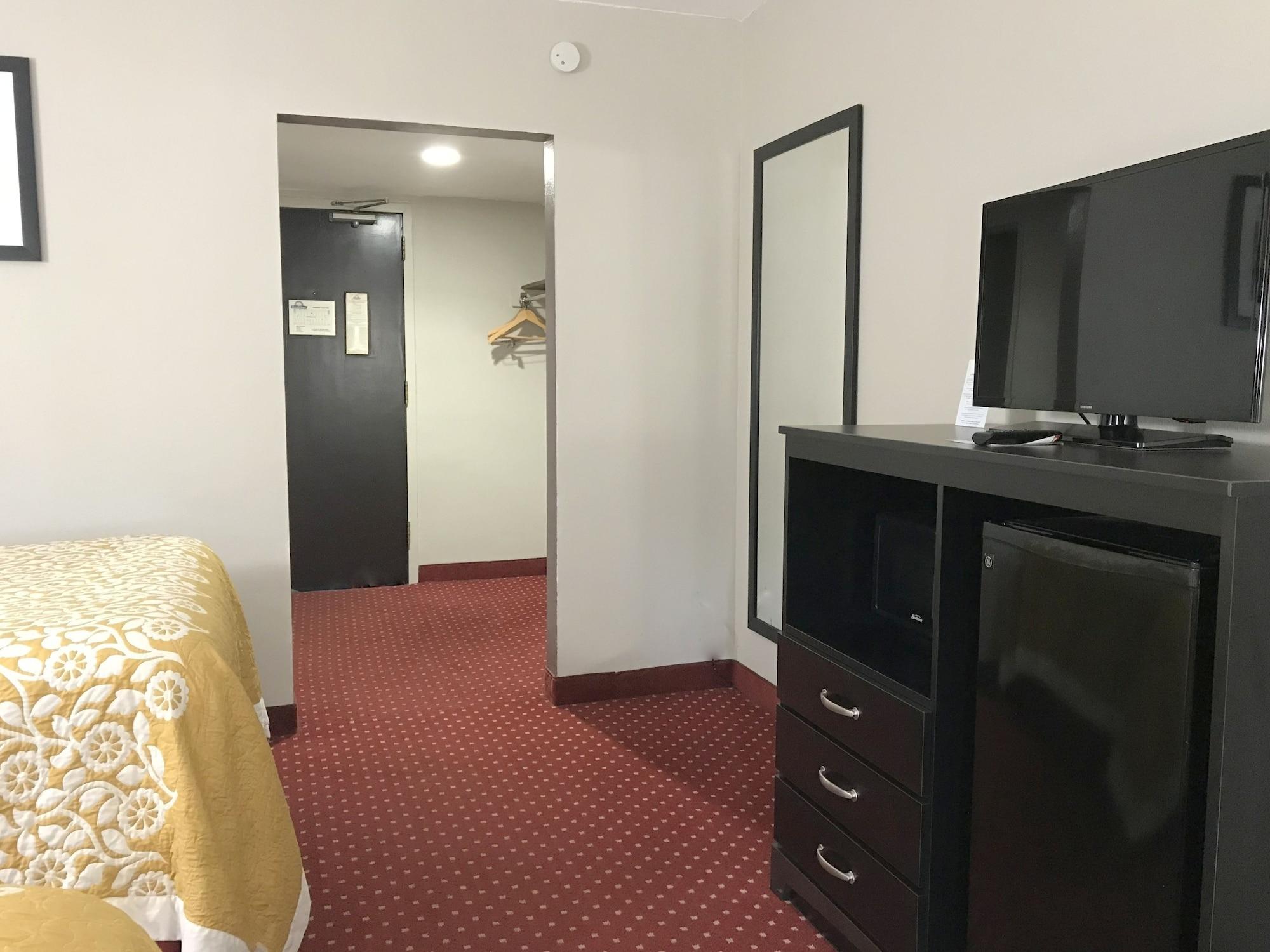 Days Inn By Wyndham Livonia Canton Detroit Екстериор снимка