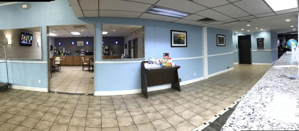 Days Inn By Wyndham Livonia Canton Detroit Екстериор снимка