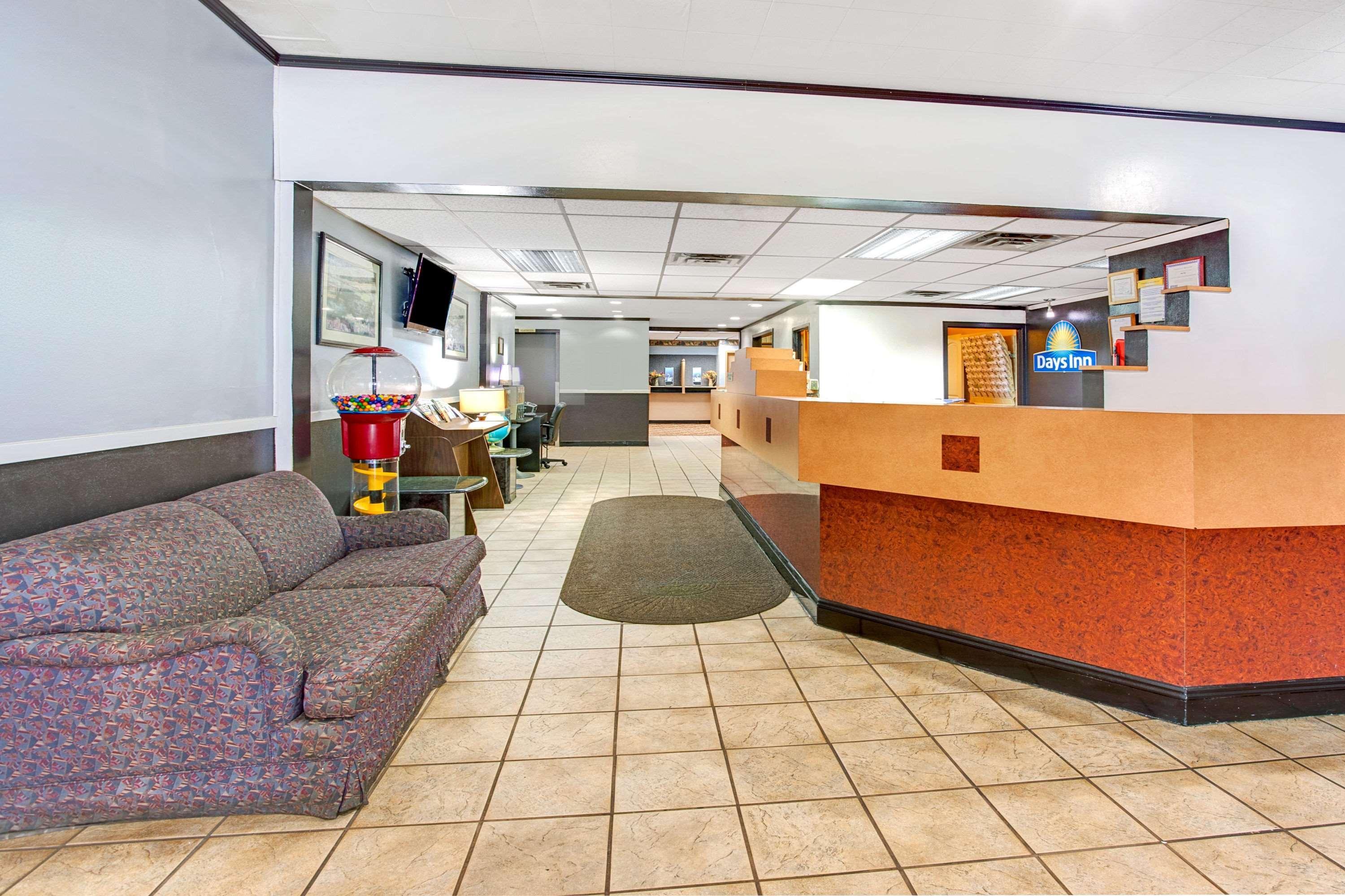 Days Inn By Wyndham Livonia Canton Detroit Екстериор снимка