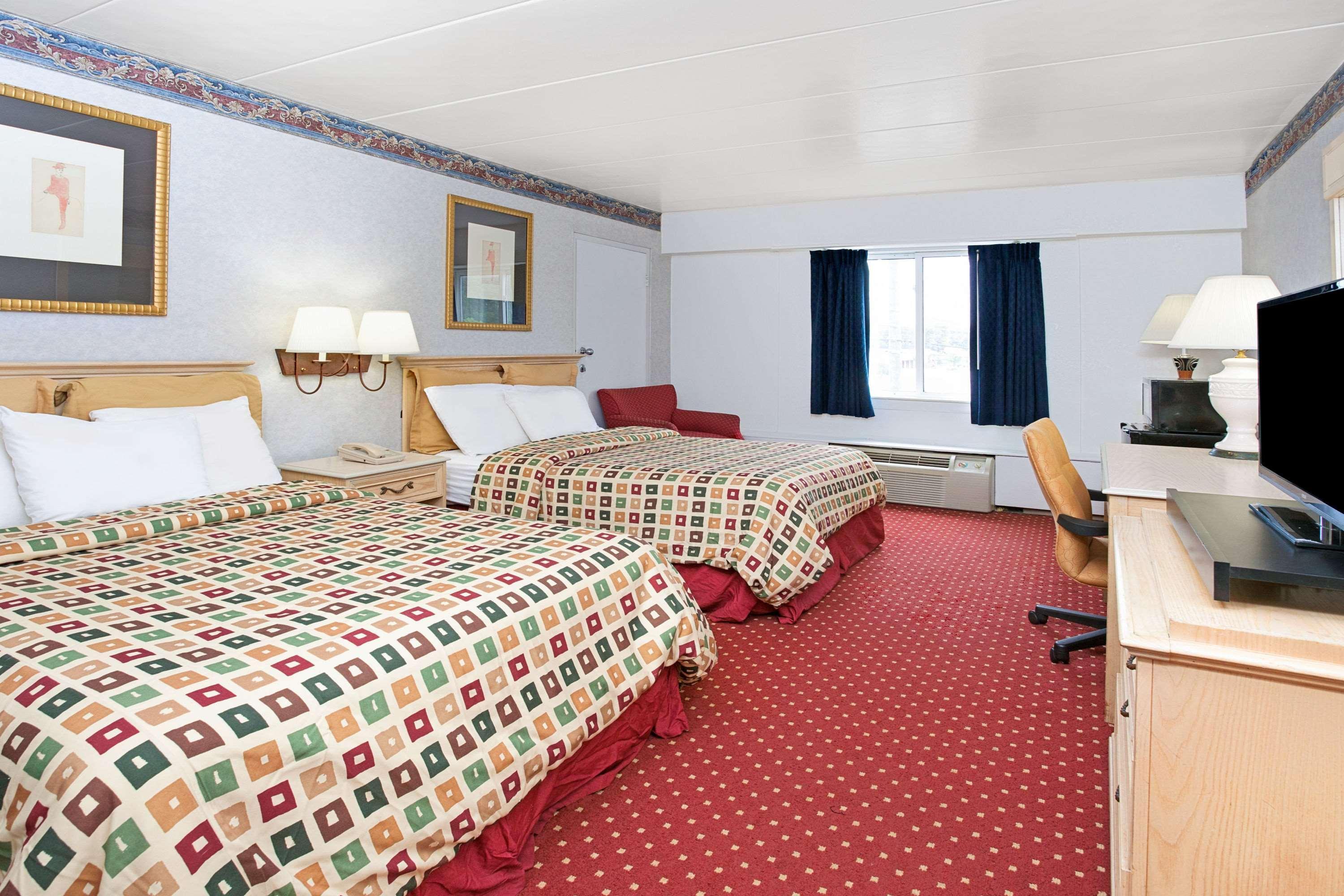 Days Inn By Wyndham Livonia Canton Detroit Екстериор снимка