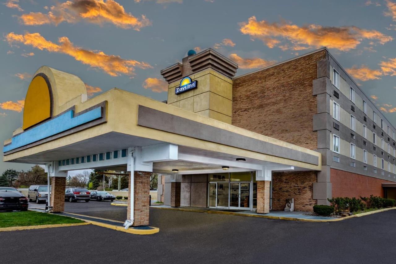 Days Inn By Wyndham Livonia Canton Detroit Екстериор снимка