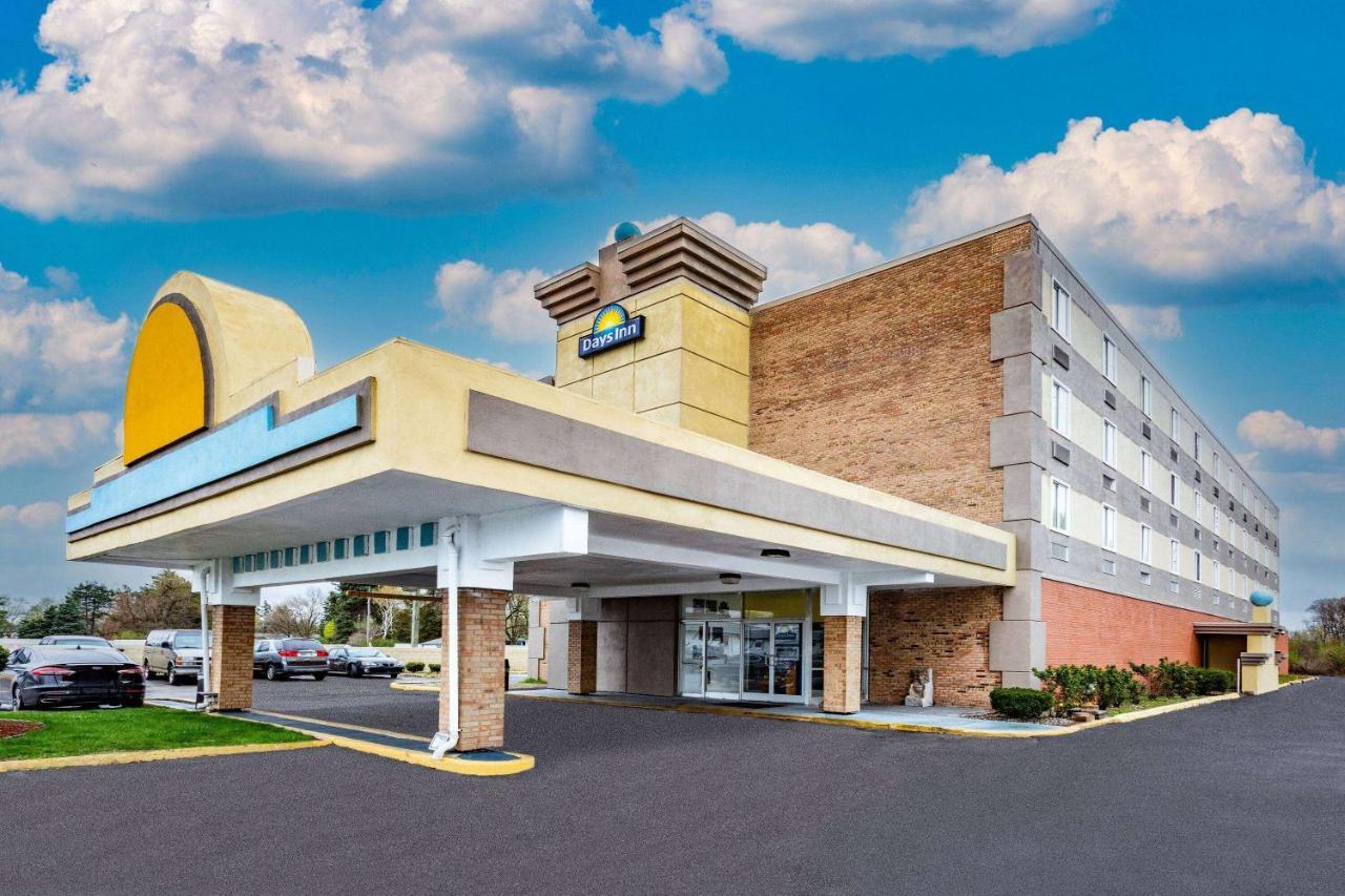 Days Inn By Wyndham Livonia Canton Detroit Екстериор снимка