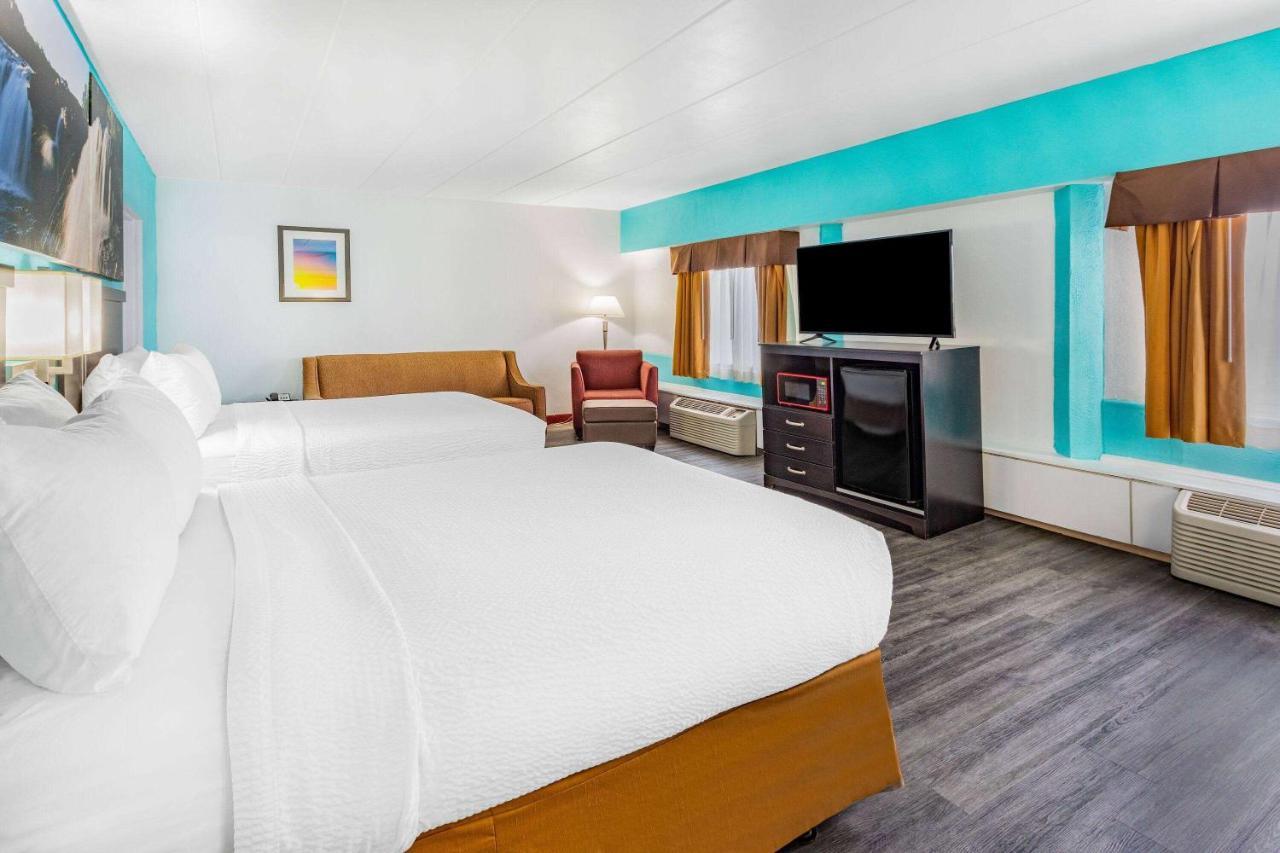 Days Inn By Wyndham Livonia Canton Detroit Екстериор снимка