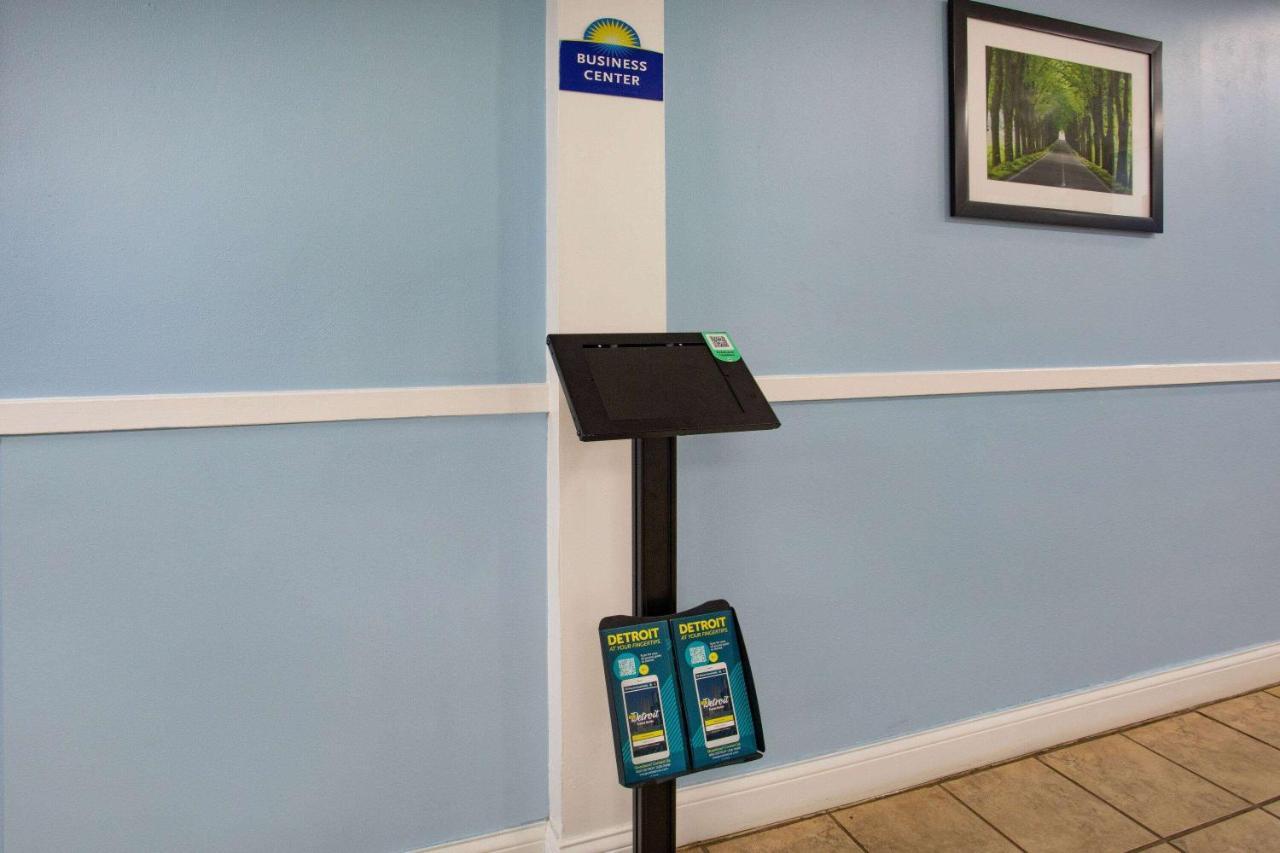 Days Inn By Wyndham Livonia Canton Detroit Екстериор снимка
