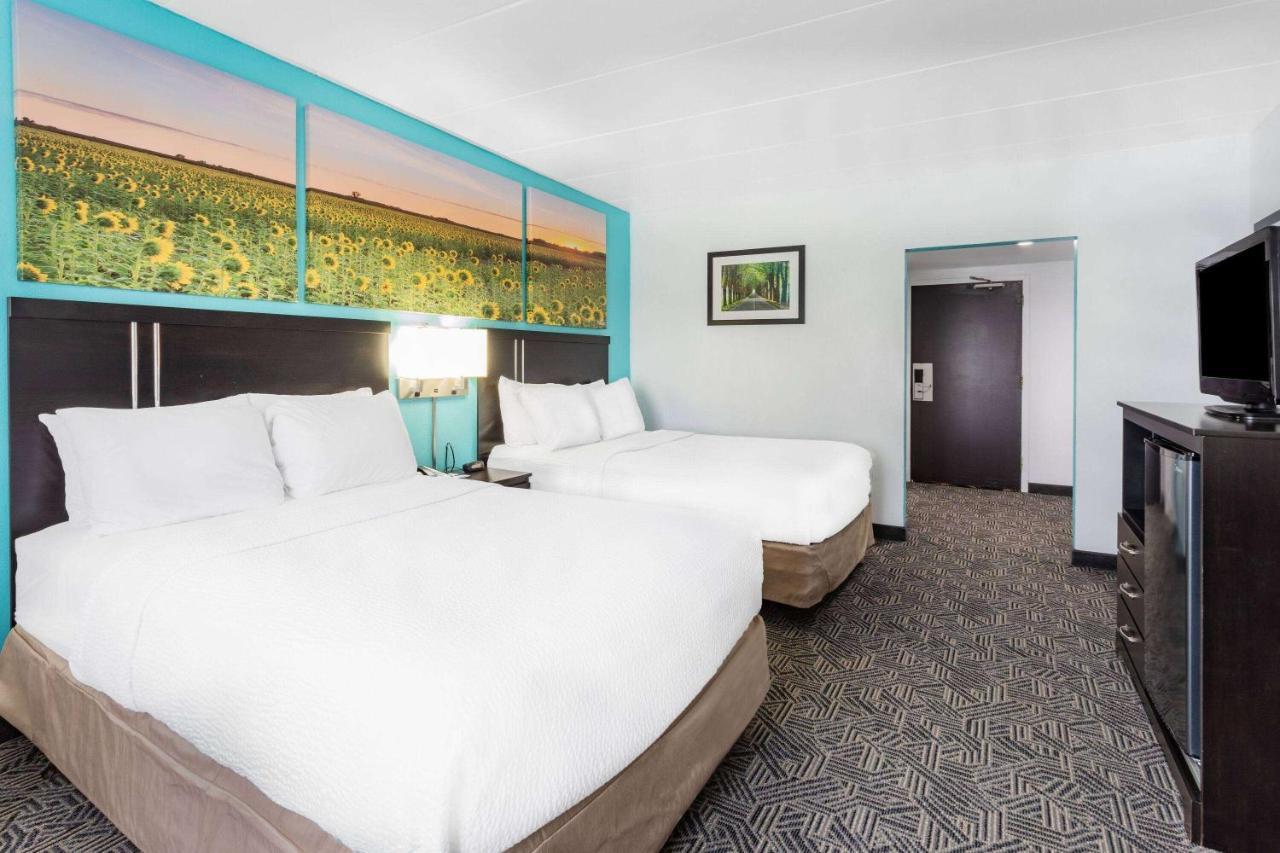 Days Inn By Wyndham Livonia Canton Detroit Екстериор снимка