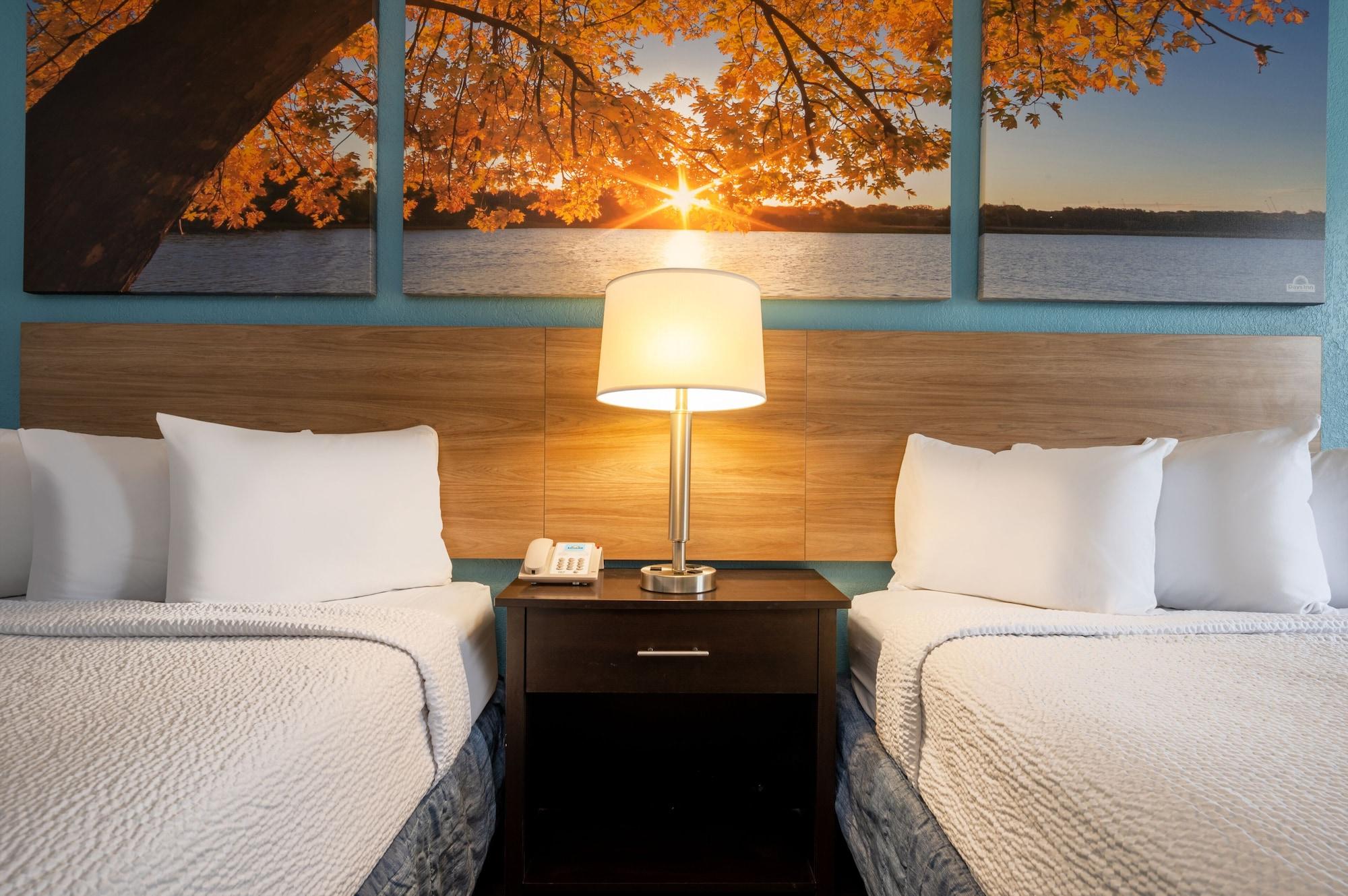 Days Inn By Wyndham Livonia Canton Detroit Екстериор снимка