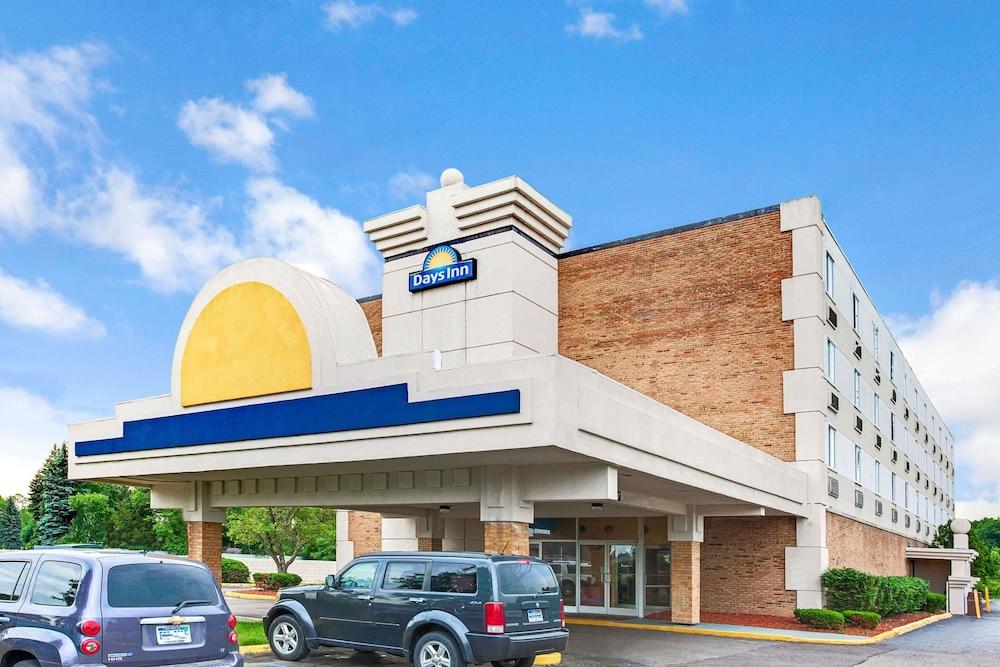Days Inn By Wyndham Livonia Canton Detroit Екстериор снимка