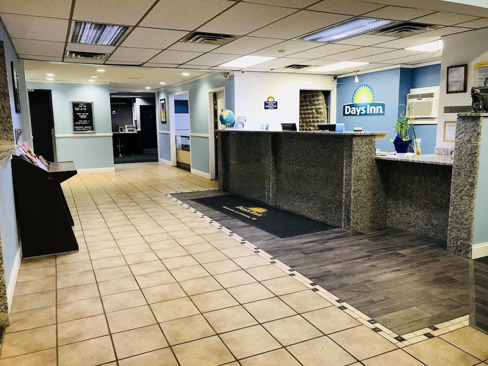 Days Inn By Wyndham Livonia Canton Detroit Екстериор снимка