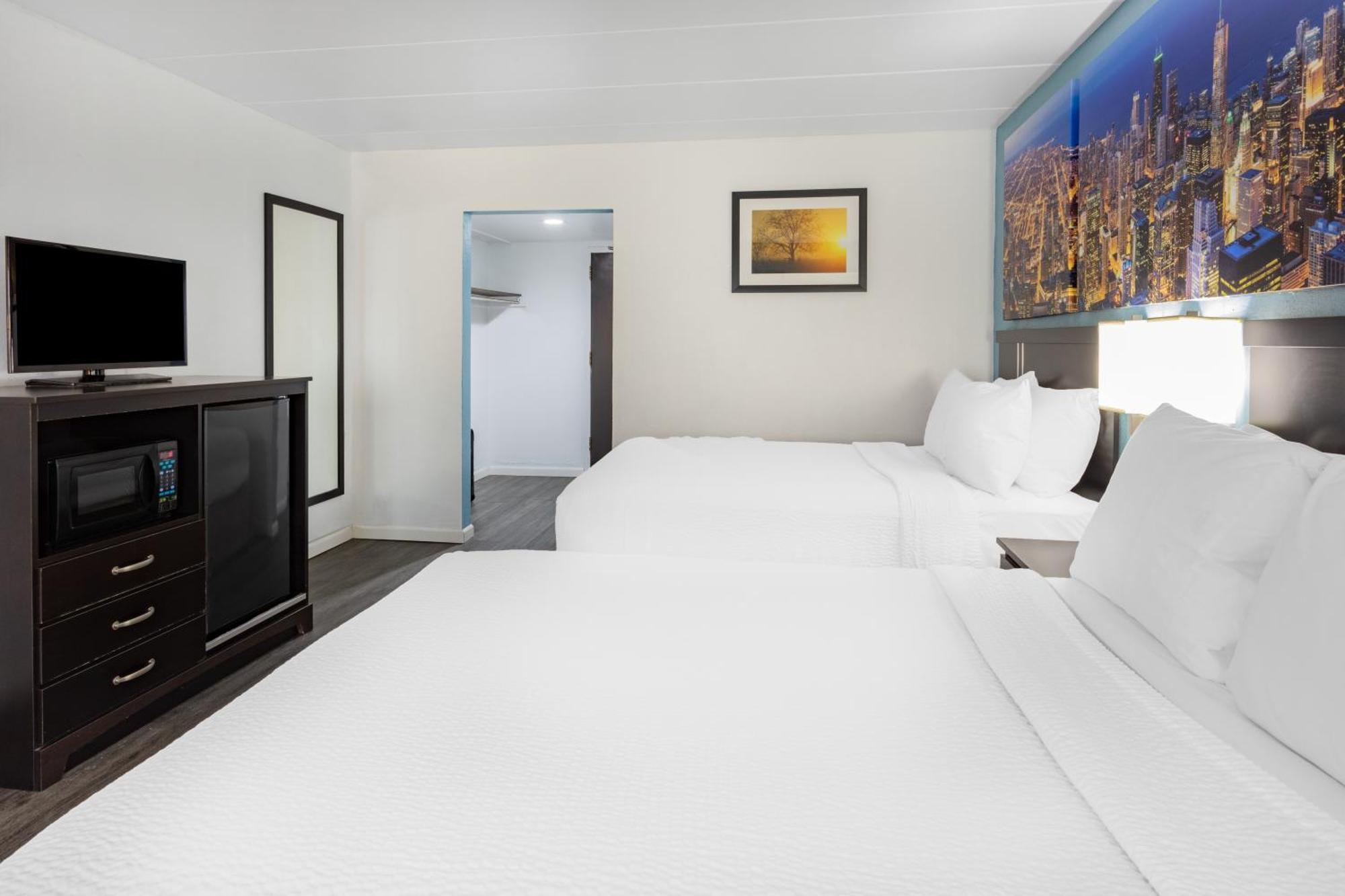 Days Inn By Wyndham Livonia Canton Detroit Стая снимка